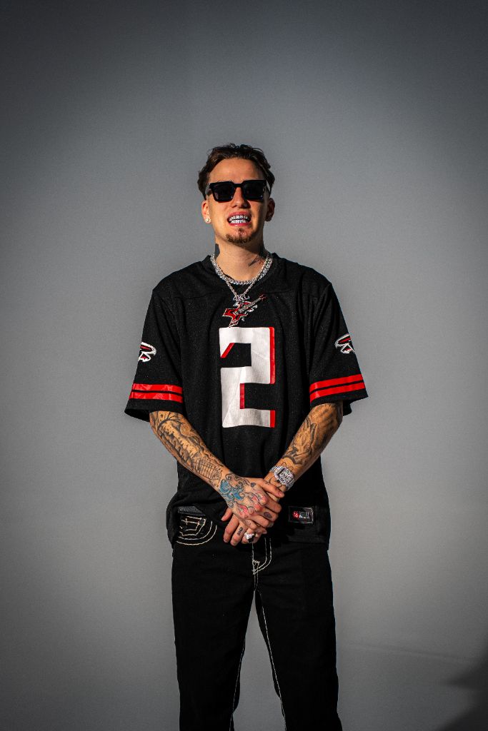 4KL standing portrait