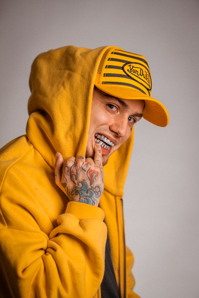 4KL yellow hoodie